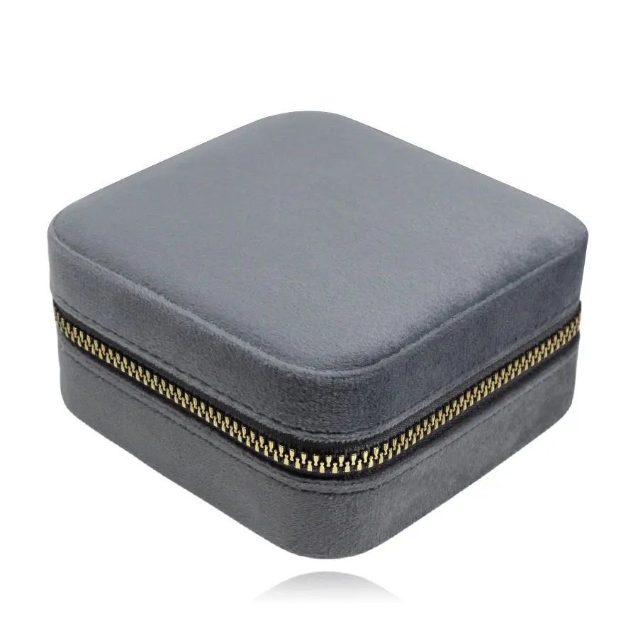 Šedá zamatová šperkovnica so zipsom v zlatej farbe a mäkkým vrchom