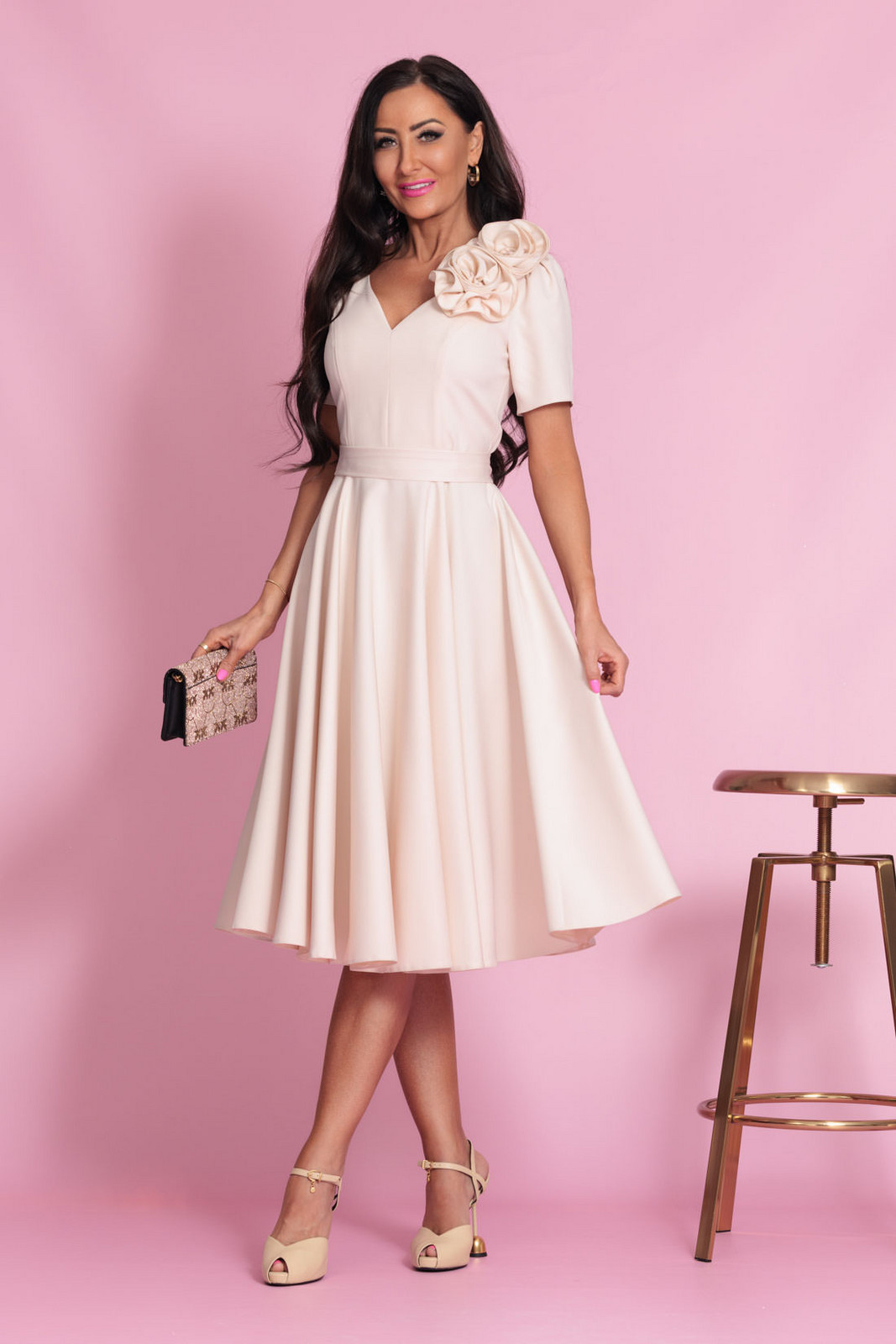 Béžové midi šaty s ružami Veľkosť: S