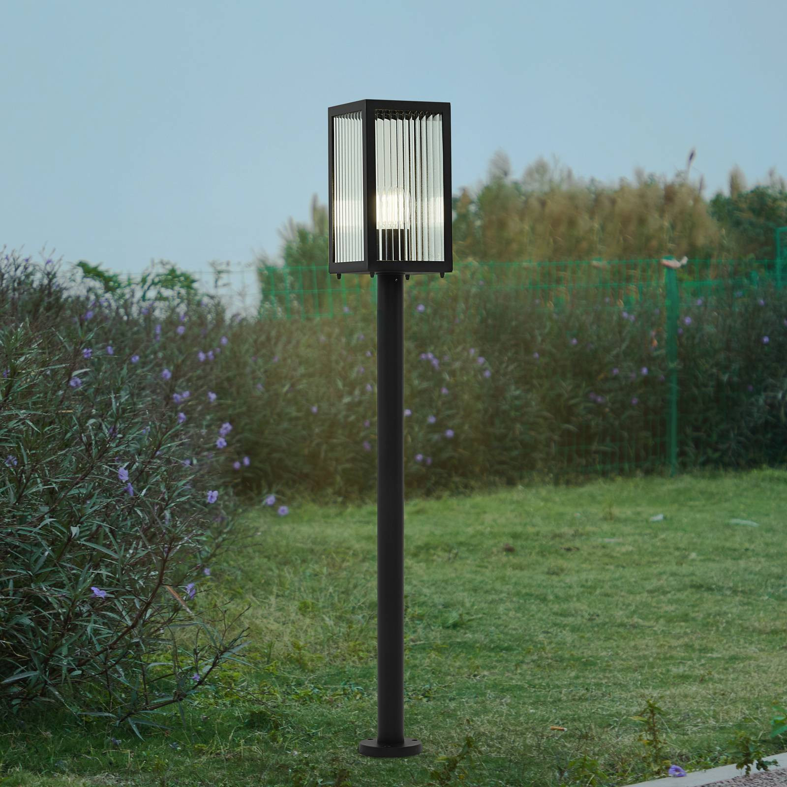 Svetlo na cestu Lindby Bolgar, čierne, kov, sklo, 15 cm