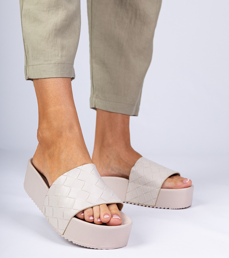 marka niezdefiniowana Beige embossed slides Kelisa