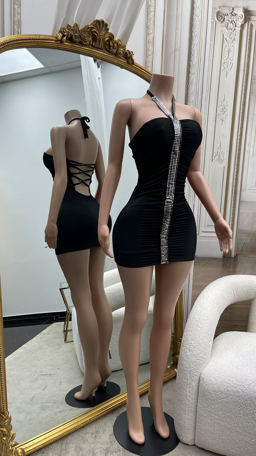 Sexi minišaty s cvočkami a výrezmi na krku black S