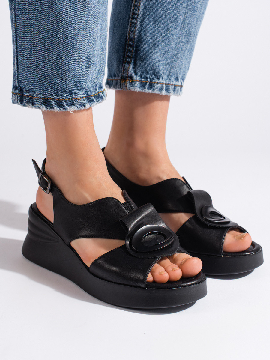 Pekné čierne dámske sandále na klin 36