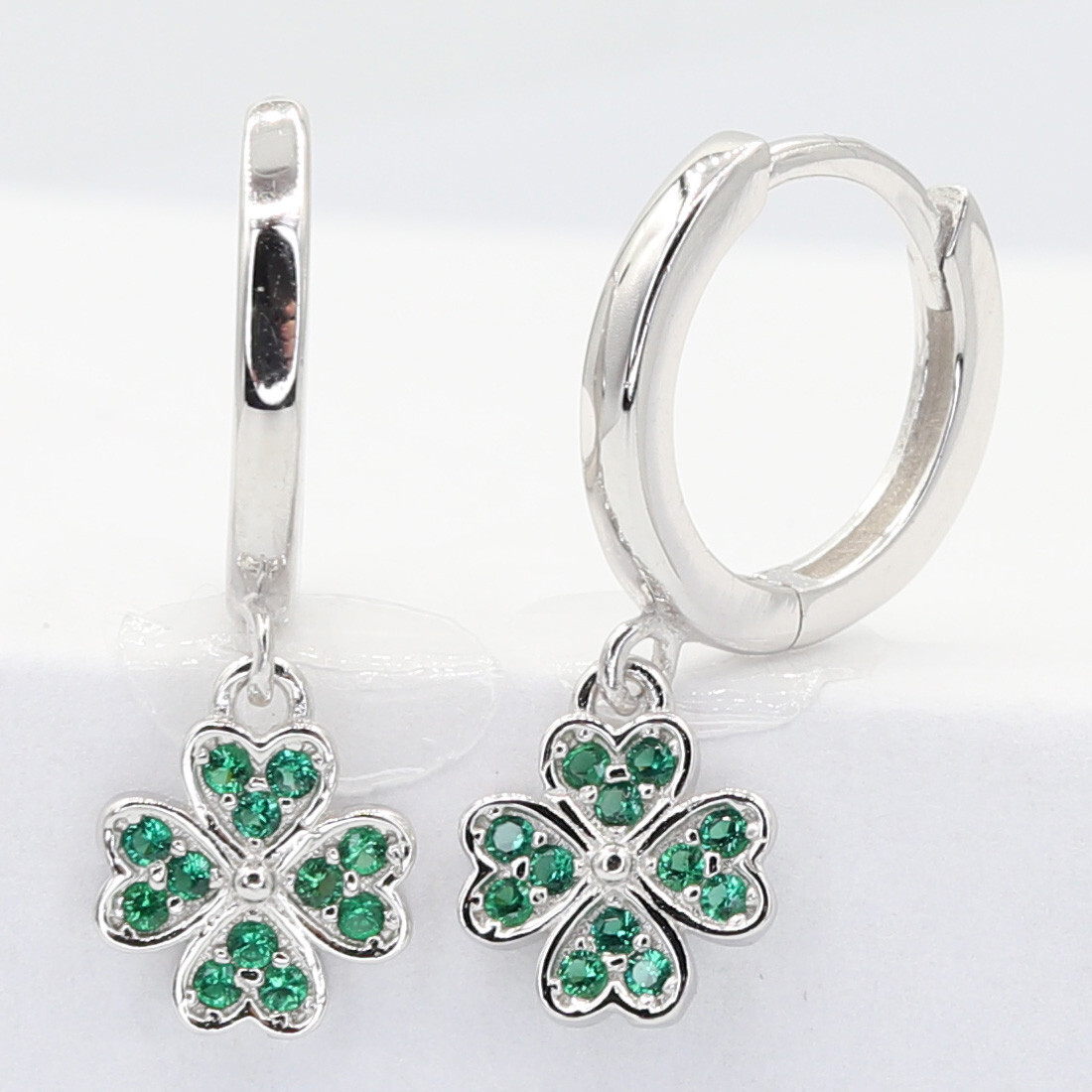 Strieborné náušnice 113325