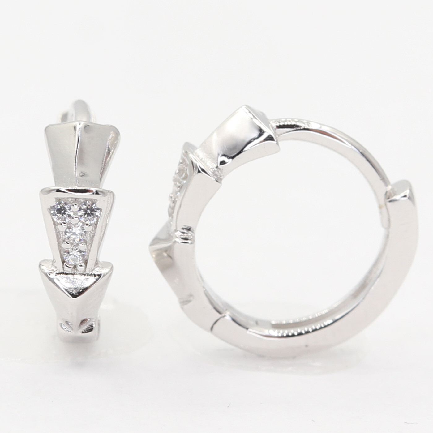 Strieborné náušnice 113330