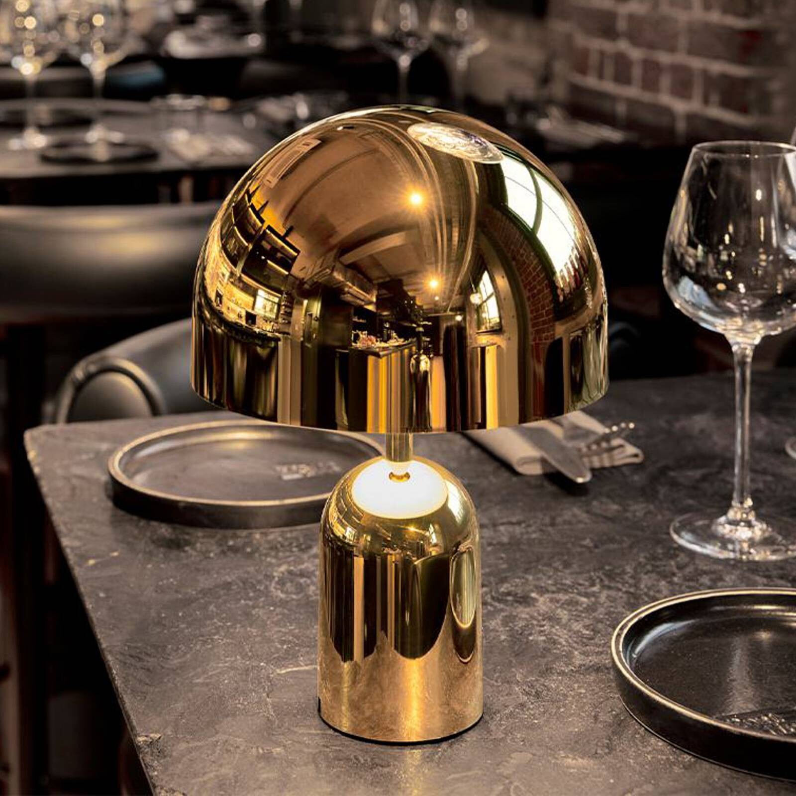 Tom Dixon Stolová LED lampa Bell Portable, zlatá farba IP44