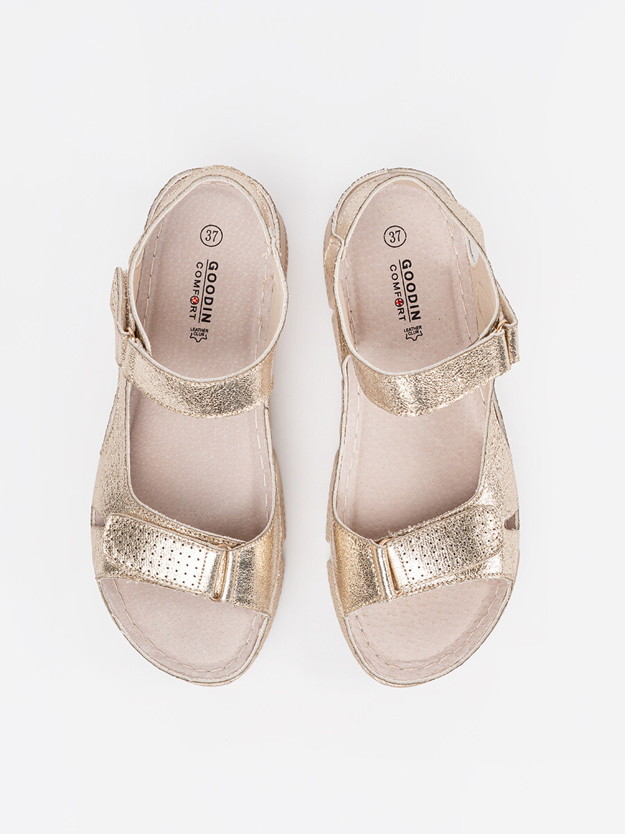 Praktické zlaté sandále pre ženy bez podpätku 36