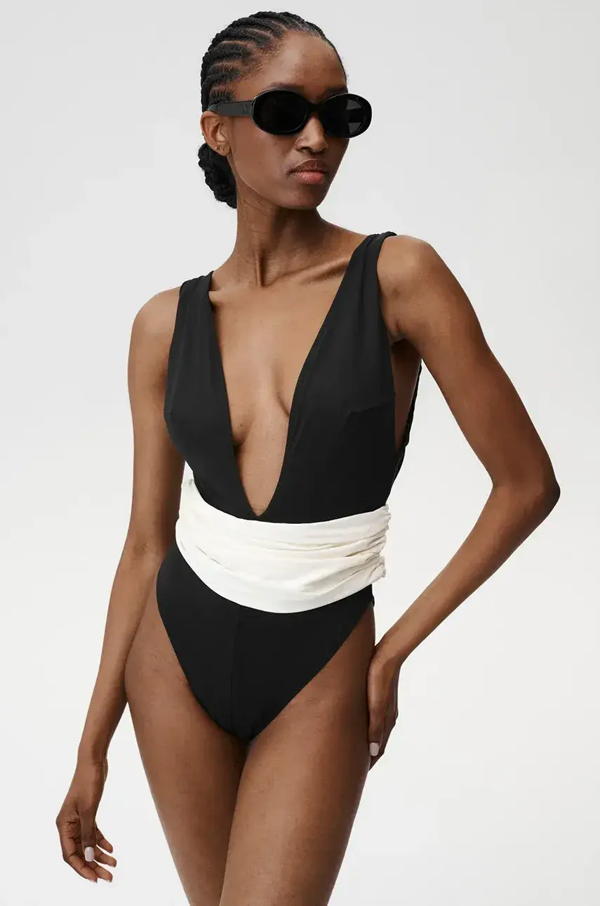 Jednodielne plavky Undress Code Aura Swimsuit čierna farba, mäkké košíky, 937