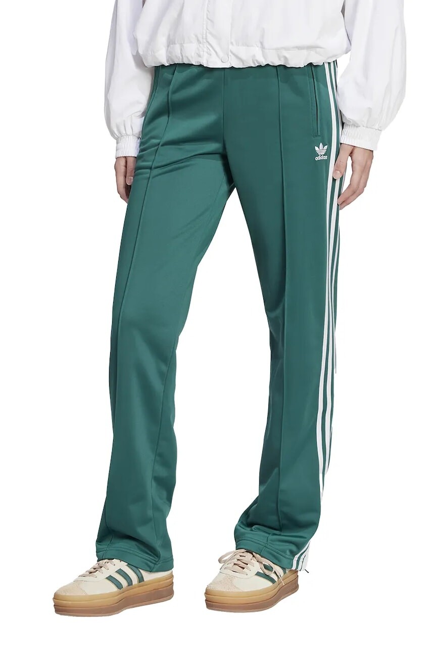 Tepláky adidas Originals Firebird zelená farba, s nášivkou, JC8284