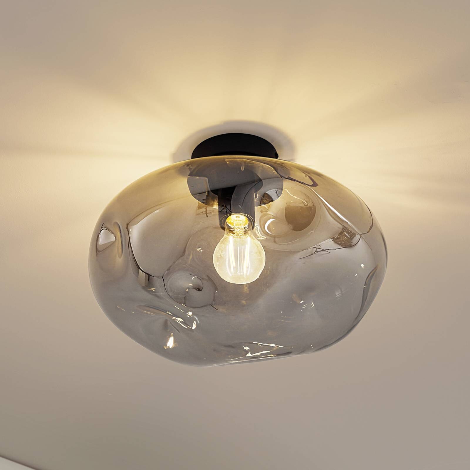 Stropné svietidlo Lindby Lelia, dymová sivá, sklo, Ø 35 cm