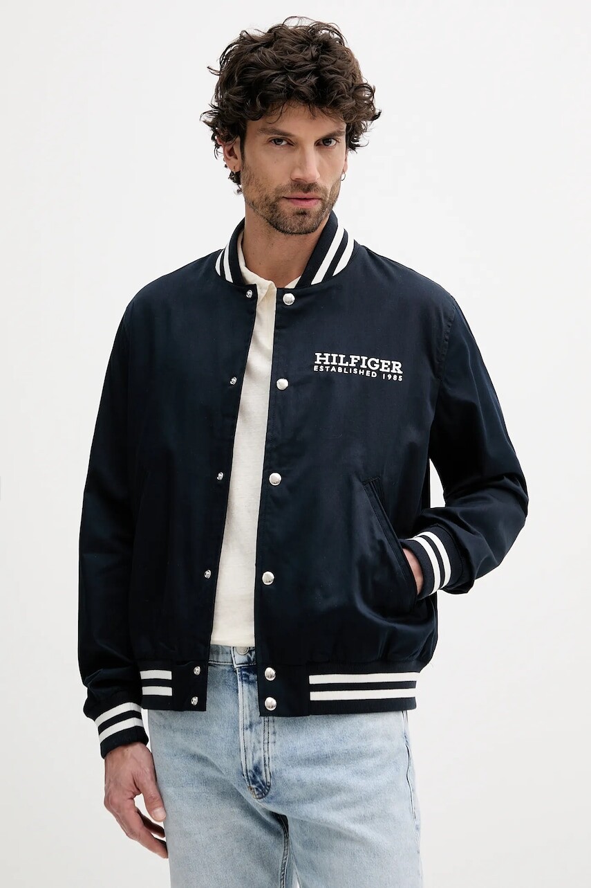 Bunda Tommy Hilfiger tmavomodrá farba, prechodná, MW0MW40647