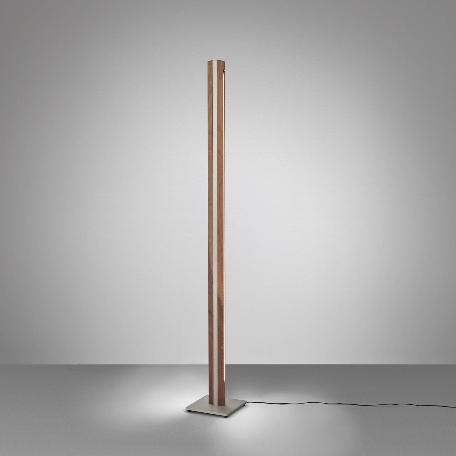 Stojacia lampa Quitani Elis LED, orech/nikel