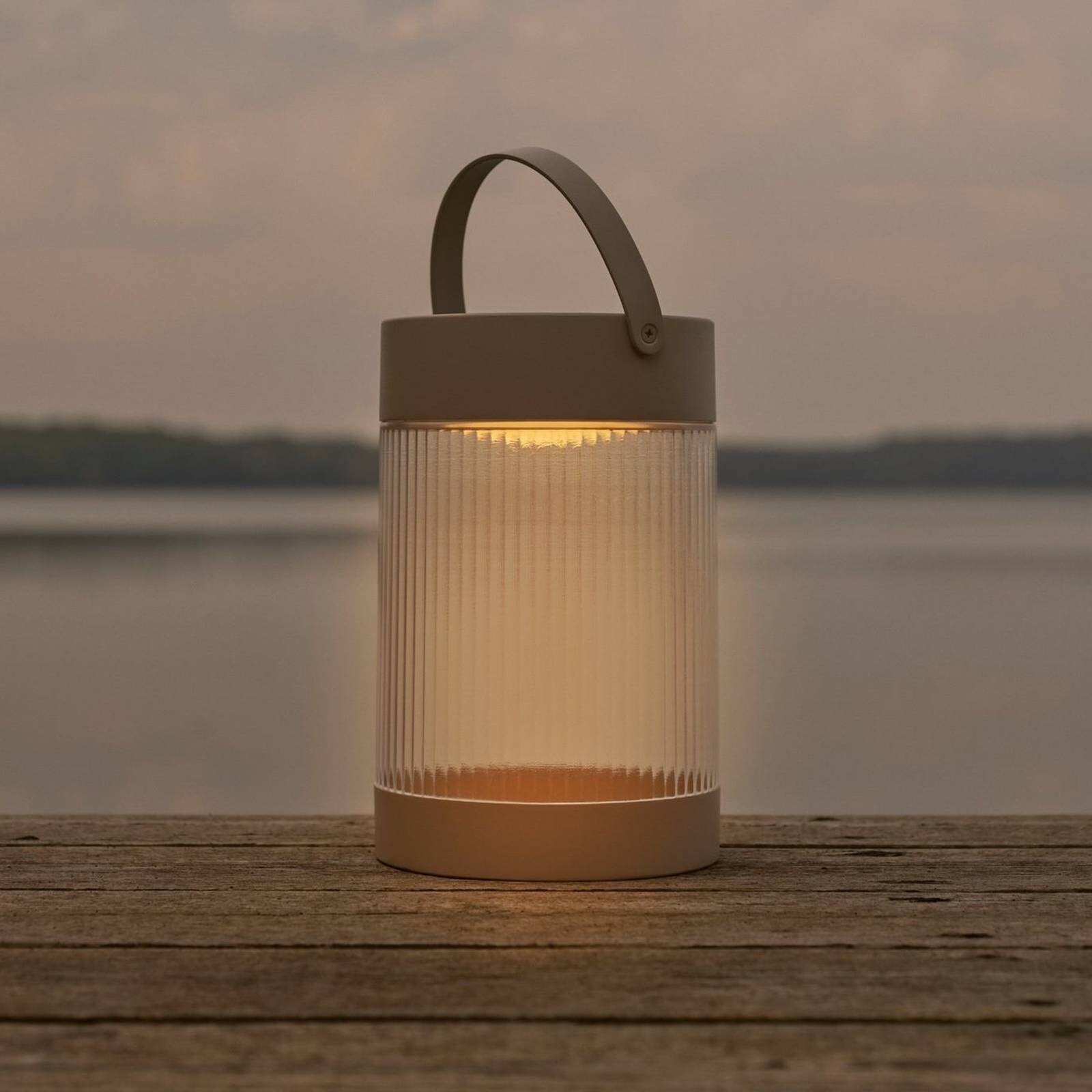 Solárna stolová lampa Coupar, piesková farba, plast, IP44