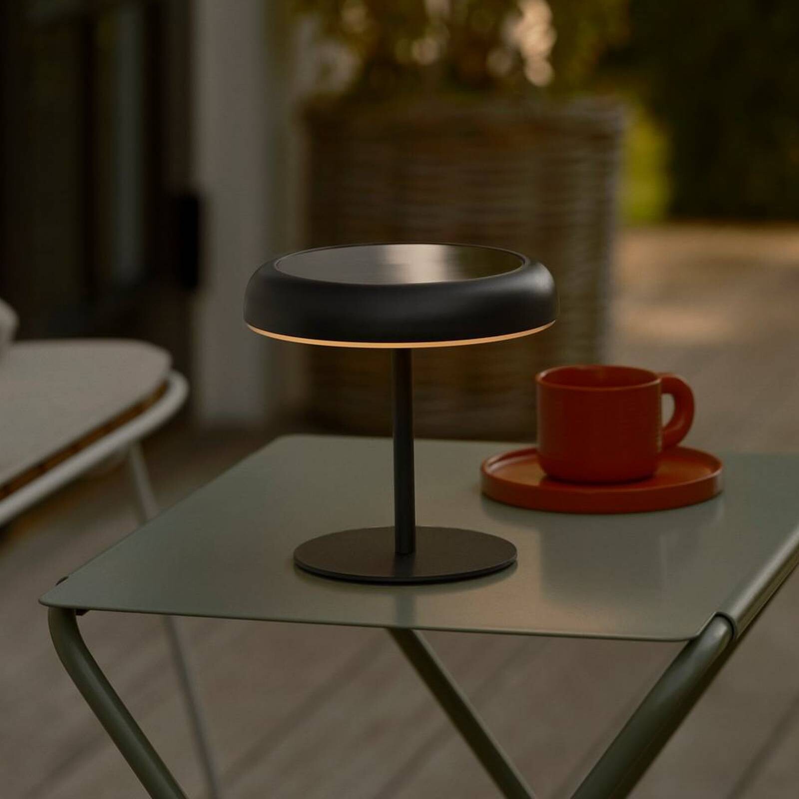 LED solárna stolová lampa Elmer, čierna, kov, IP44