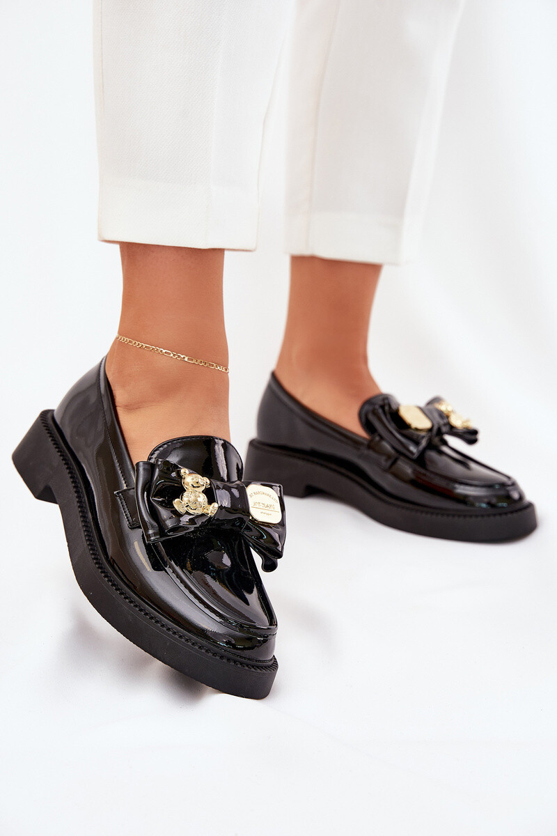 Boto Lakovane mokasíny s mašľou a ozdobnou brošňou čierne Leandriel