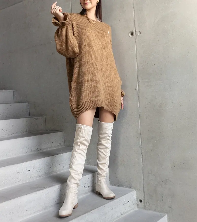 marka niezdefiniowana Brown long oversized sweater with ruched sleeves Najeta