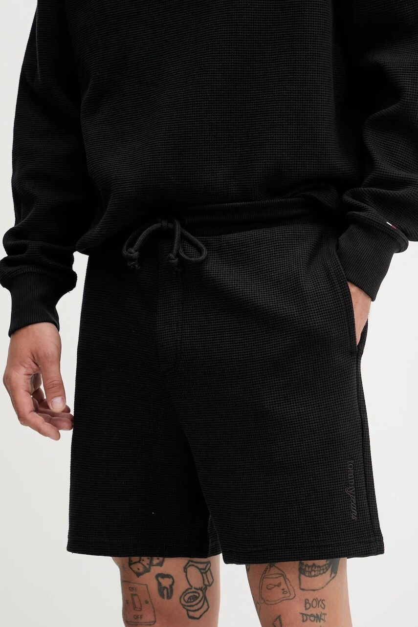 Bavlnené šortky Tommy Jeans čierna farba, DM0DM21805