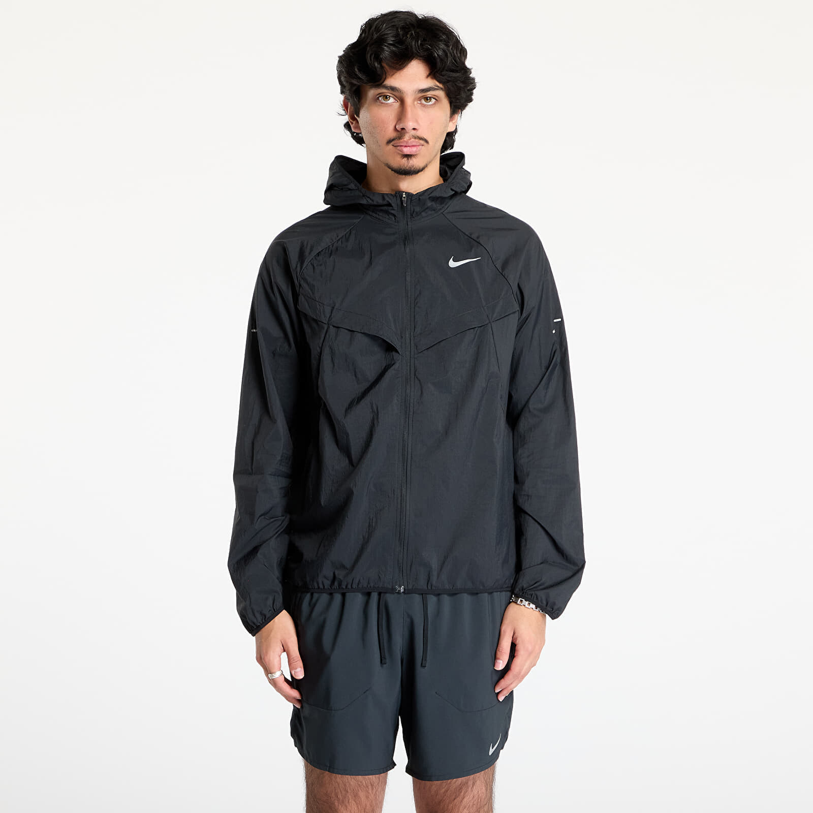 Vetrovka Nike Stride Men's Repel UV Running Jacket Black/ Black/ Reflective Silv XL