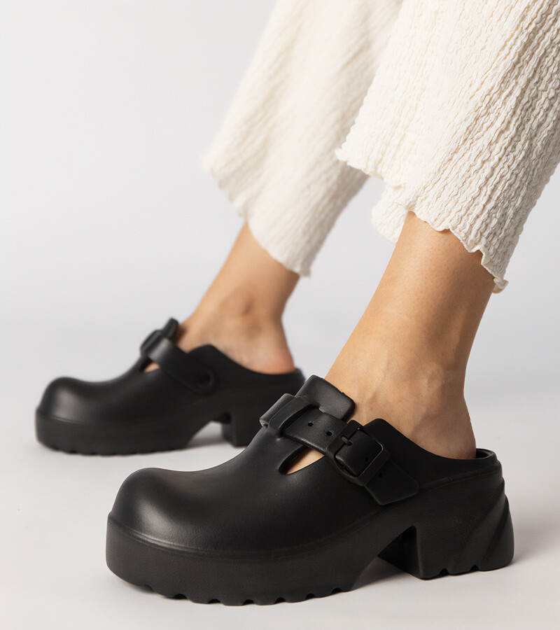 D/CEO Black woven flat-soled sandals Mires