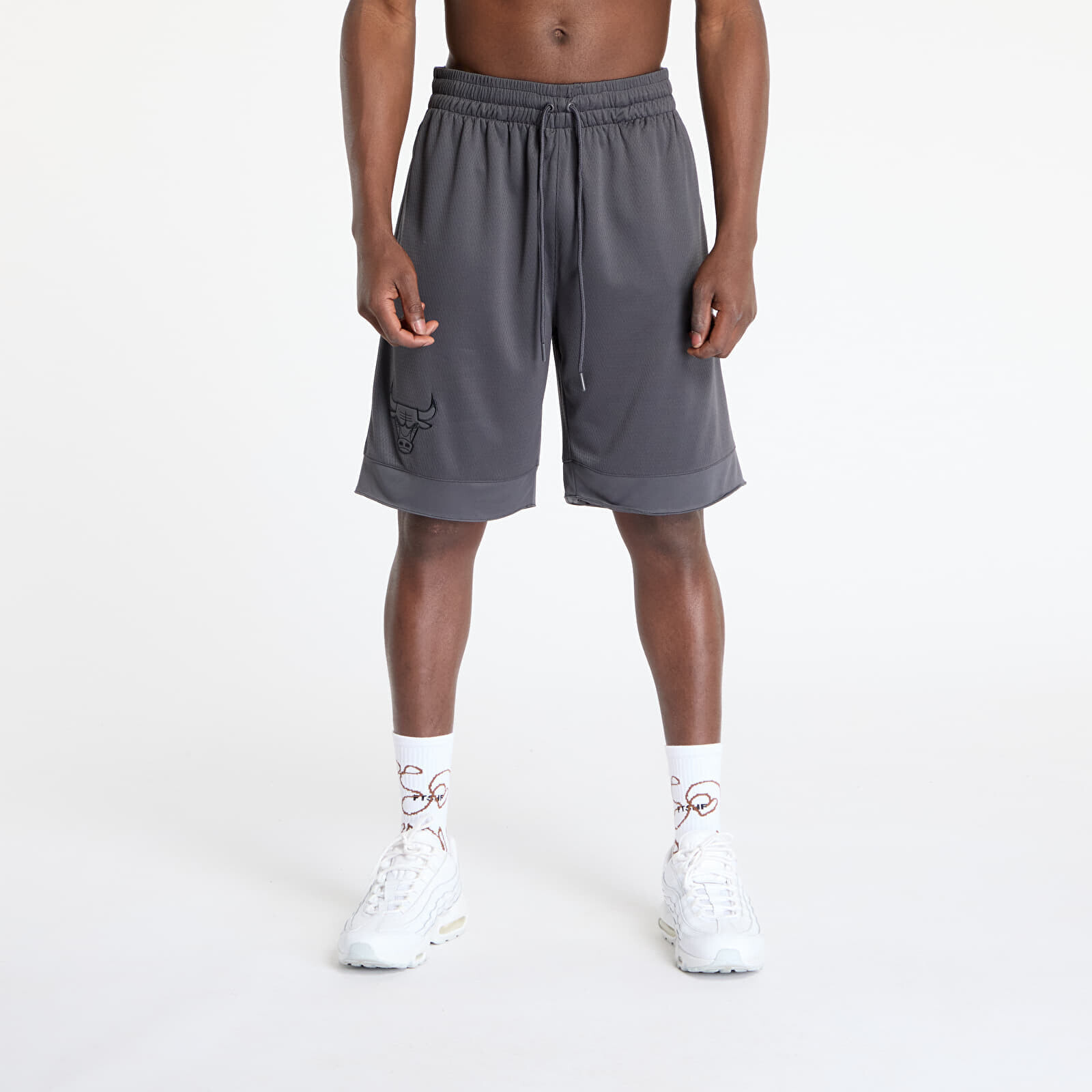 Šortky New Era Chicago Bulls NBA Tonal Mesh Short Graphite/ Dark Graphite XS