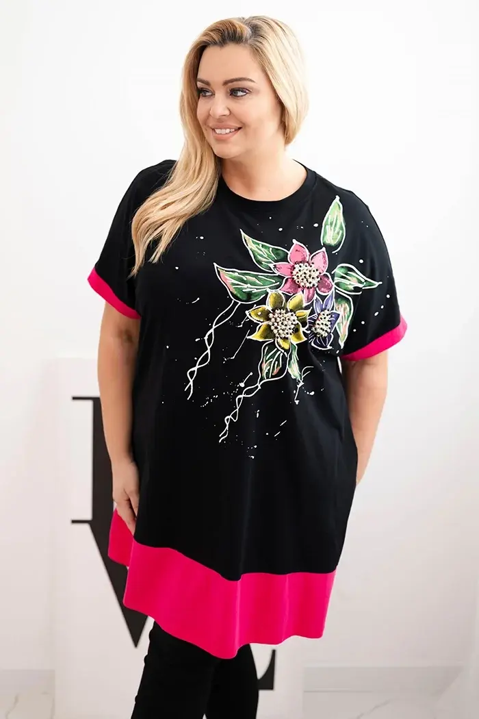 Kesi Włoski Fuksiová dámska tunika Plus Size s kvetinovým vzorom a ozdobnými perličkami