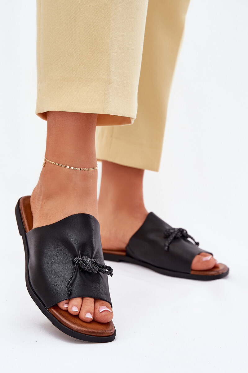 Čierne dámske šľapky na plochom podpätku s mašličkou vpredu - 36