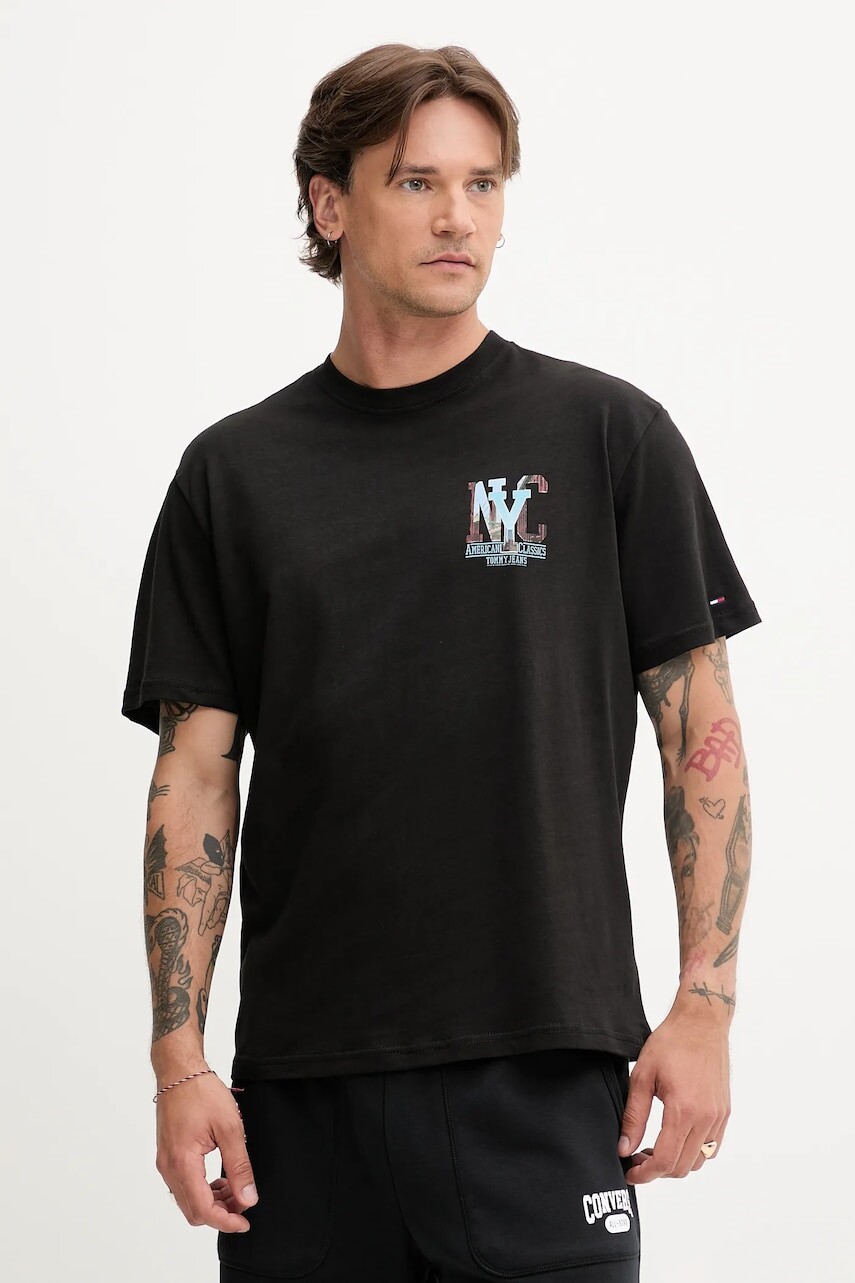 Bavlnené tričko Tommy Jeans pánske, čierna farba, s potlačou, DM0DM21831