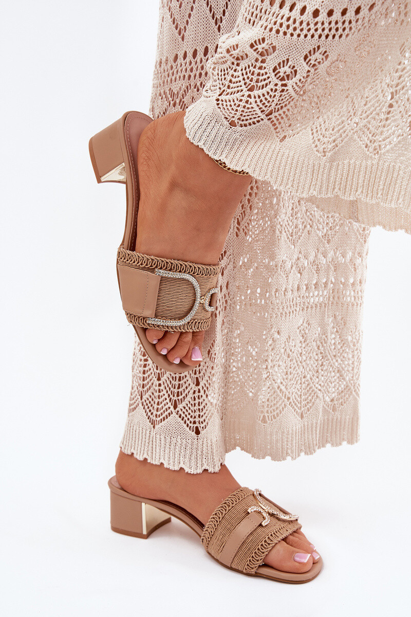 Boto Dámske Sandále Na Opätku S Ozdobným Detailom Tmavo Béžové Julinemi