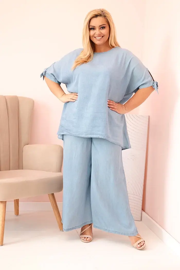 Kesi Włoski Dámsky komplet Plus Size z tencelu, blúzka s viazaním a široké nohavice svetlý džínsový