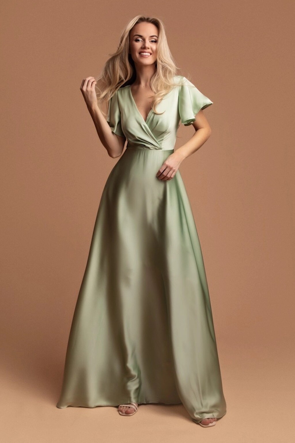 Zelené saténové šaty s voľnými rukávmi Veľkosť: S