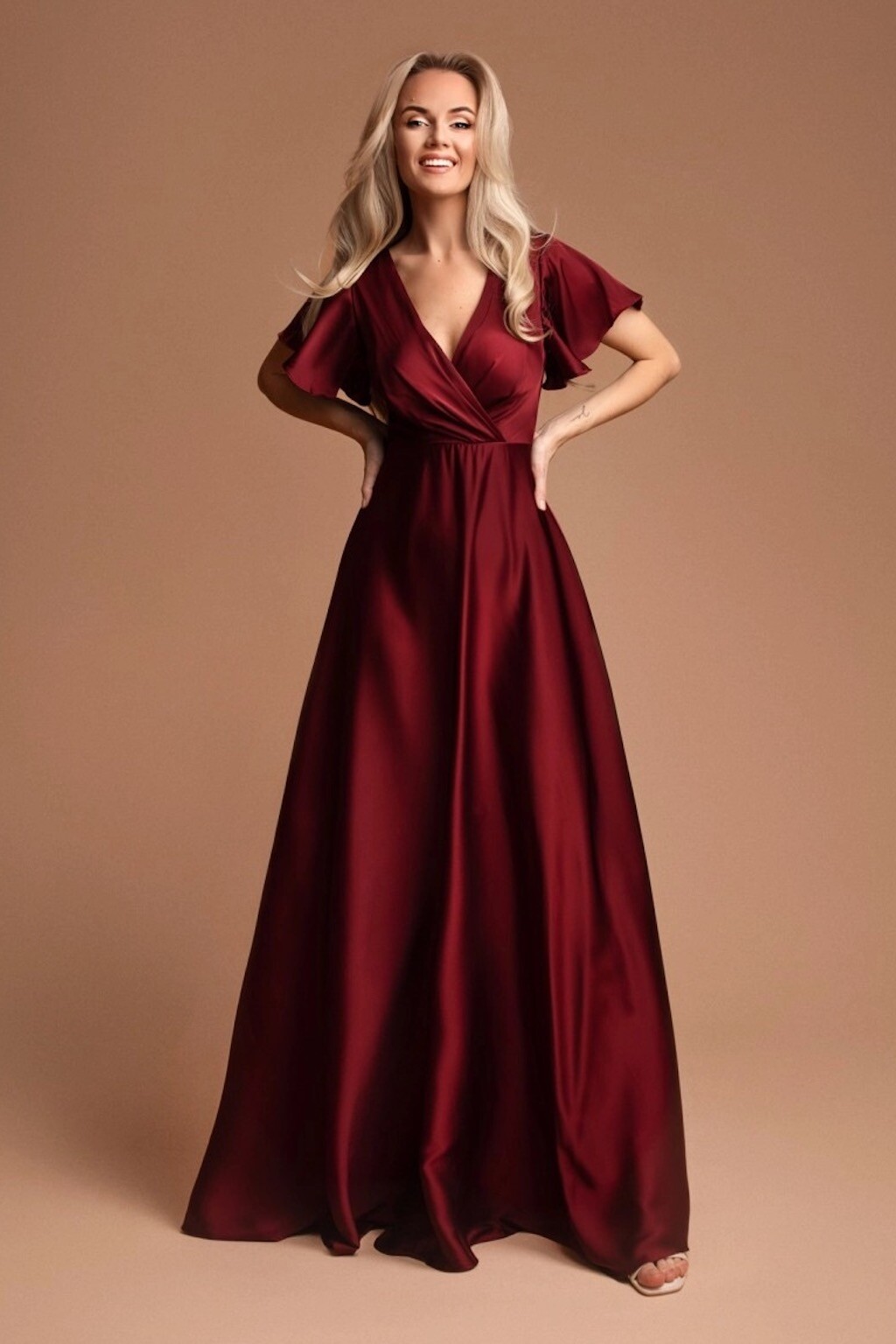 Bordové saténové šaty s voľnými rukávmi Veľkosť: M