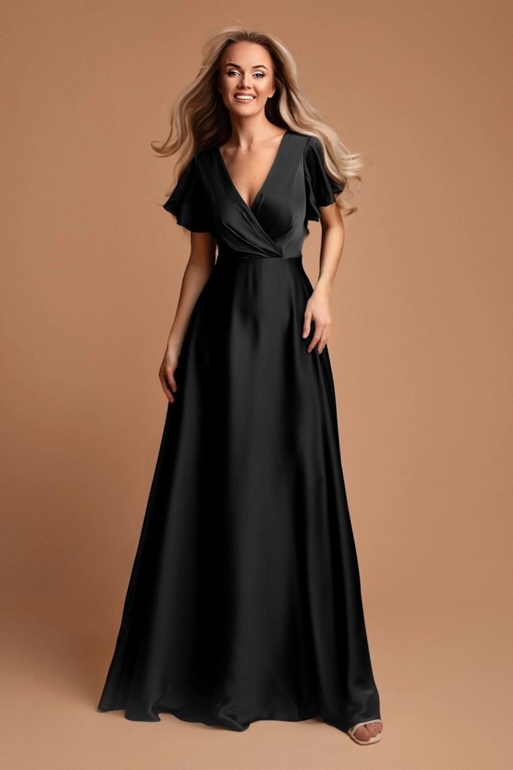 Čierne saténové šaty s voľnými rukávmi Veľkosť: S