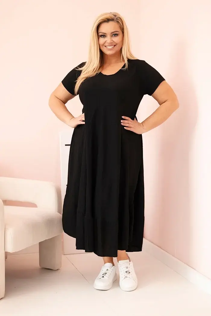 Kesi Włoski Dámske šaty plus size s krátkym rukávom a volánom z ľahkej viskózy čierna
