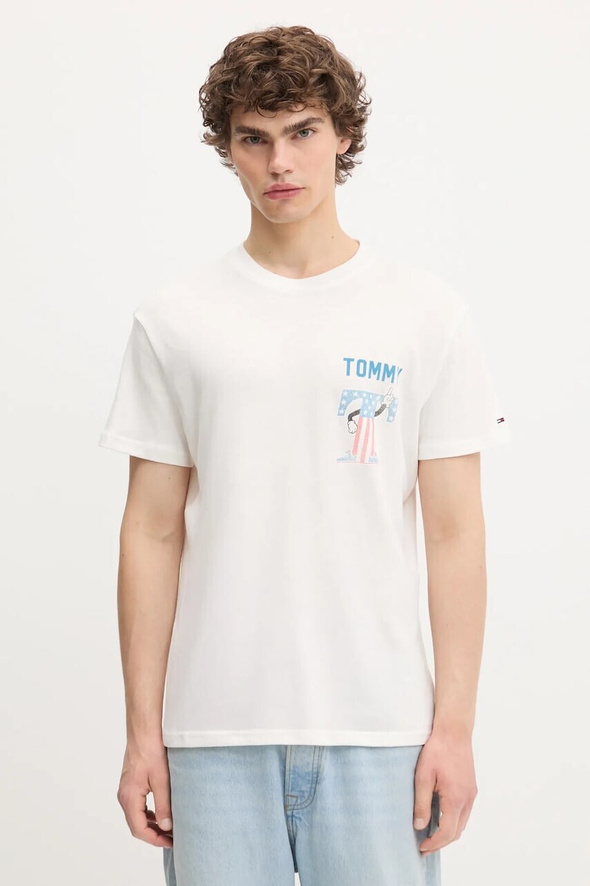 Bavlnené tričko Tommy Jeans pánske, biela farba, vzorované, DM0DM21914