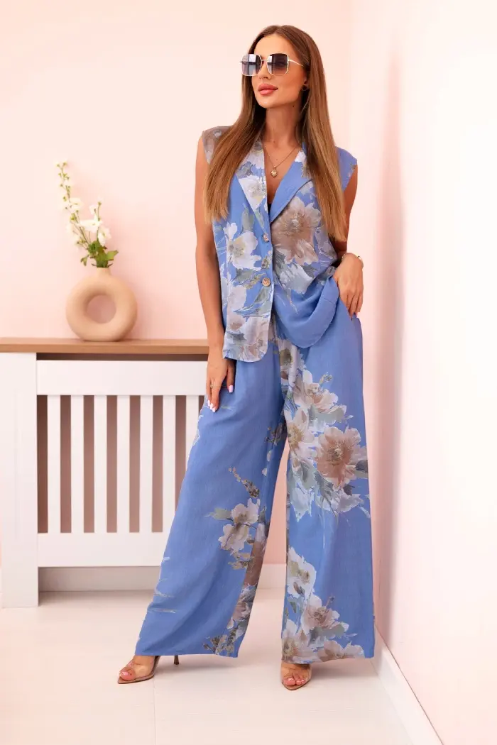 Kesi Włoski Komplet dámsky z viskózy, vestu a nohavice v kvetinách denimový