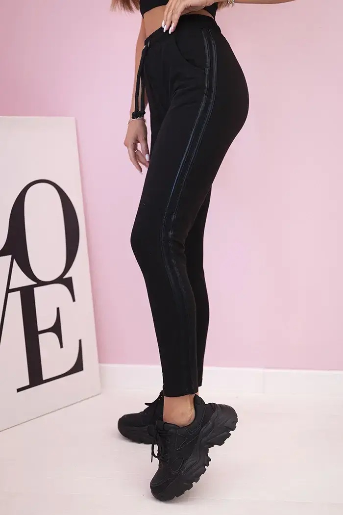 Kesi Dámske teplákové nohavice s lampasmi a viazaním v páse čierne