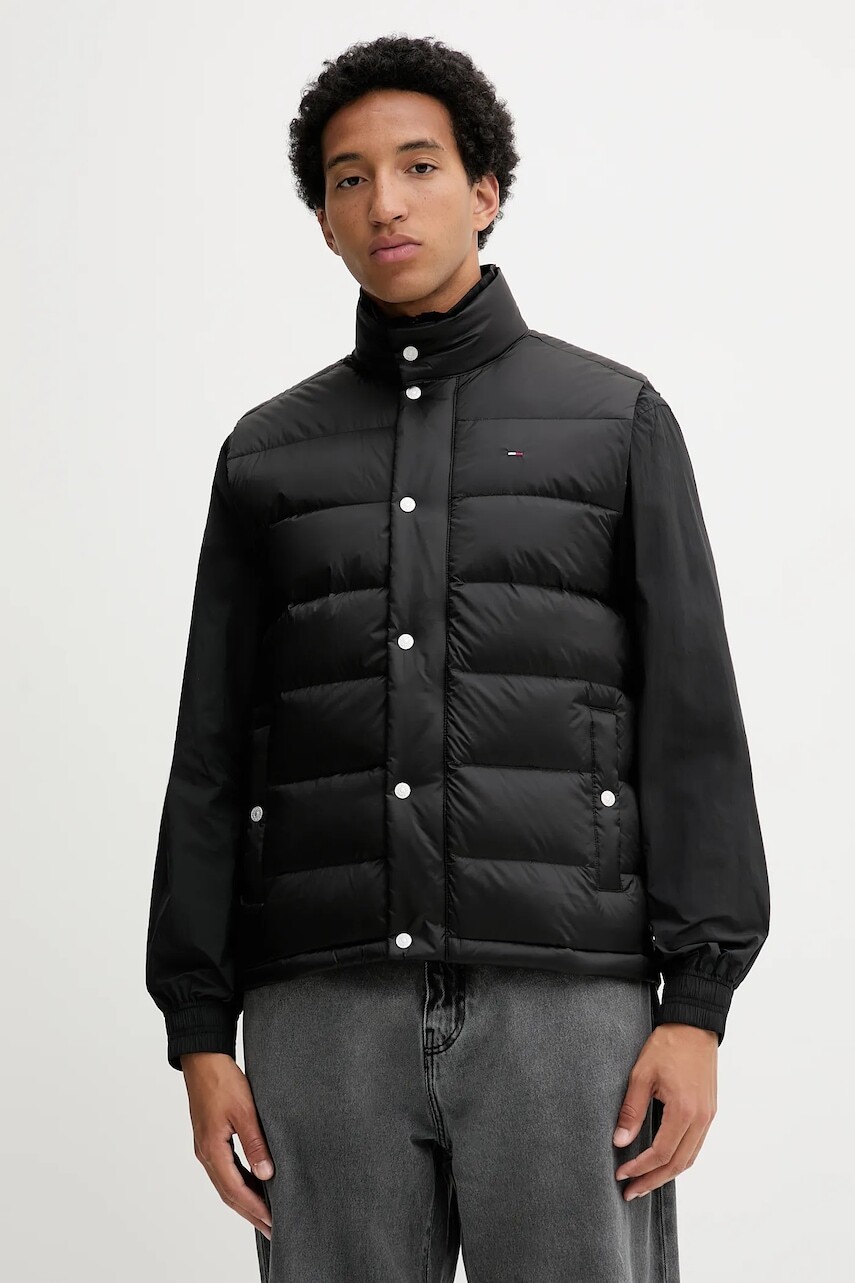 Páperová vesta Tommy Jeans čierna farba, zimná, DM0DM21777
