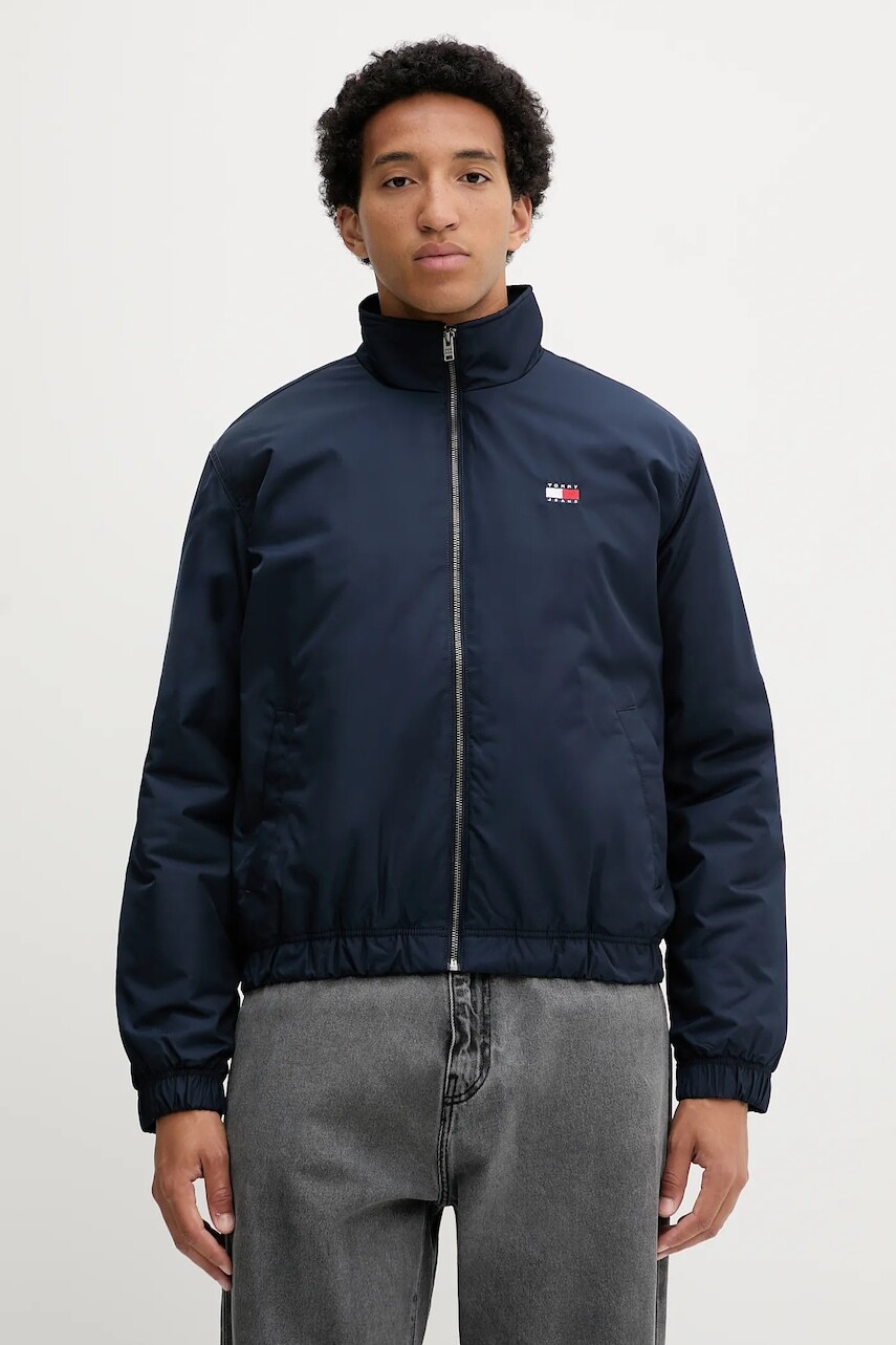 Bunda Tommy Jeans tmavomodrá farba, prechodná, DM0DM21936