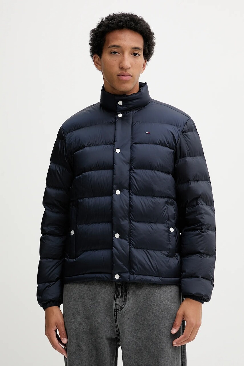 Páperová bunda Tommy Jeans tmavomodrá farba, zimná, DM0DM21937