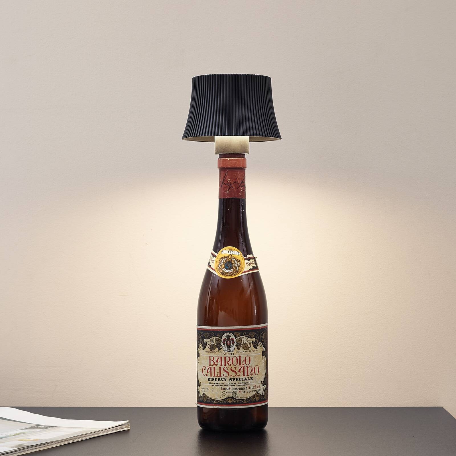 Lindby LED stolná lampa na akumulátor Linor, čierna, USB, dotykový stmievač