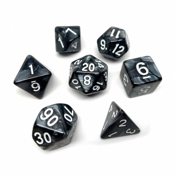 Chessex Sada kostek Marble Black/White Polyhedral - 7 kusů KAD15265