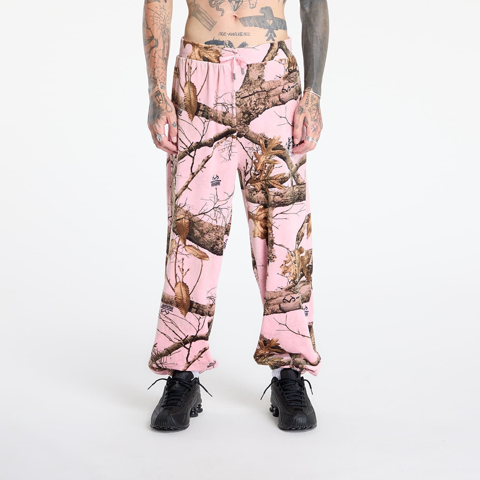 Kalhoty PLEASURES Realtree Velour Track Pants Pink Edge S