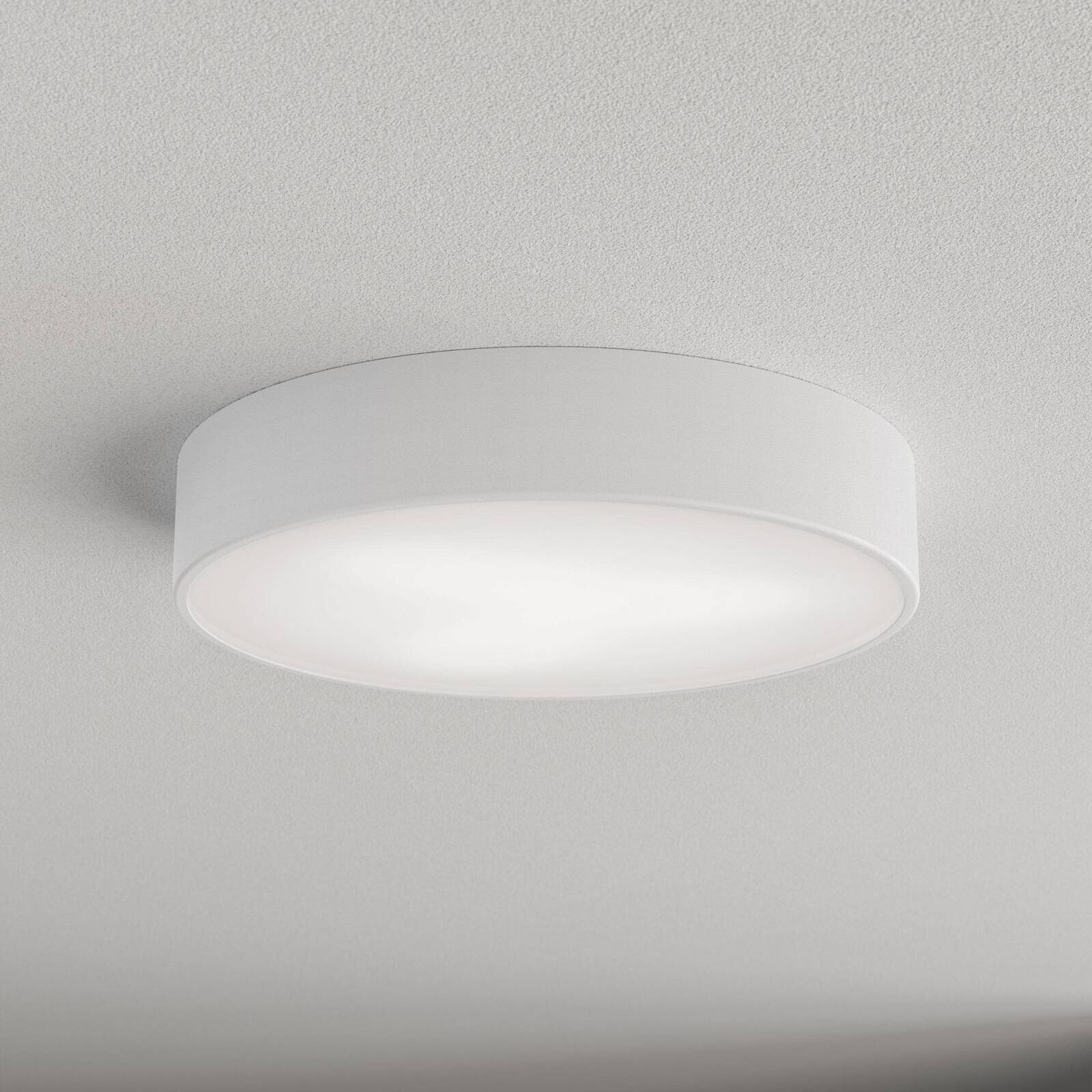 Stropné svietidlo Cleo 400, biele, senzor, IP54, Ø 40 cm, kov