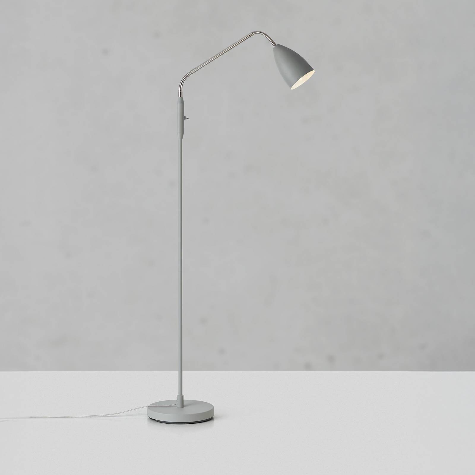 Markslöjd LED stojacia lampa Patro, sivá, kov, stmievateľná