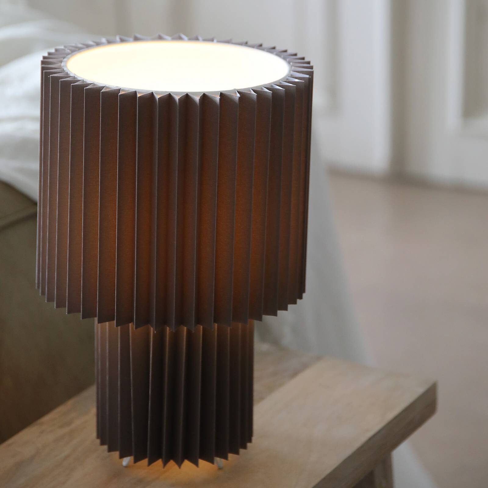 Markslöjd Stolová lampa Catis, sivá, výška 32 cm, textil, E27