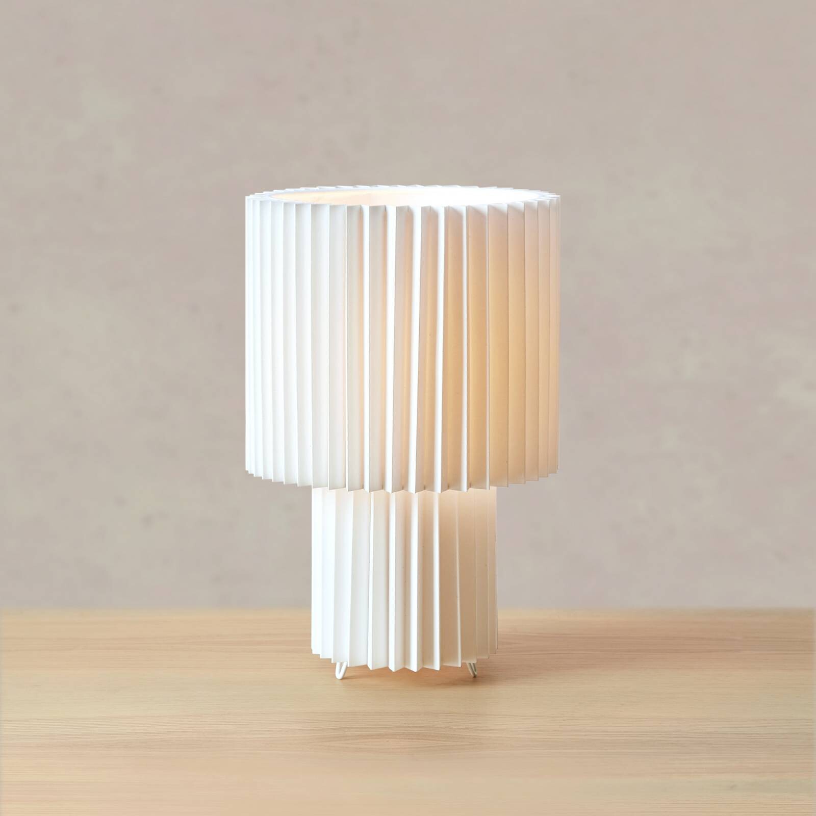 Markslöjd stolová lampa Catis, biela, výška 32 cm, textil, E27