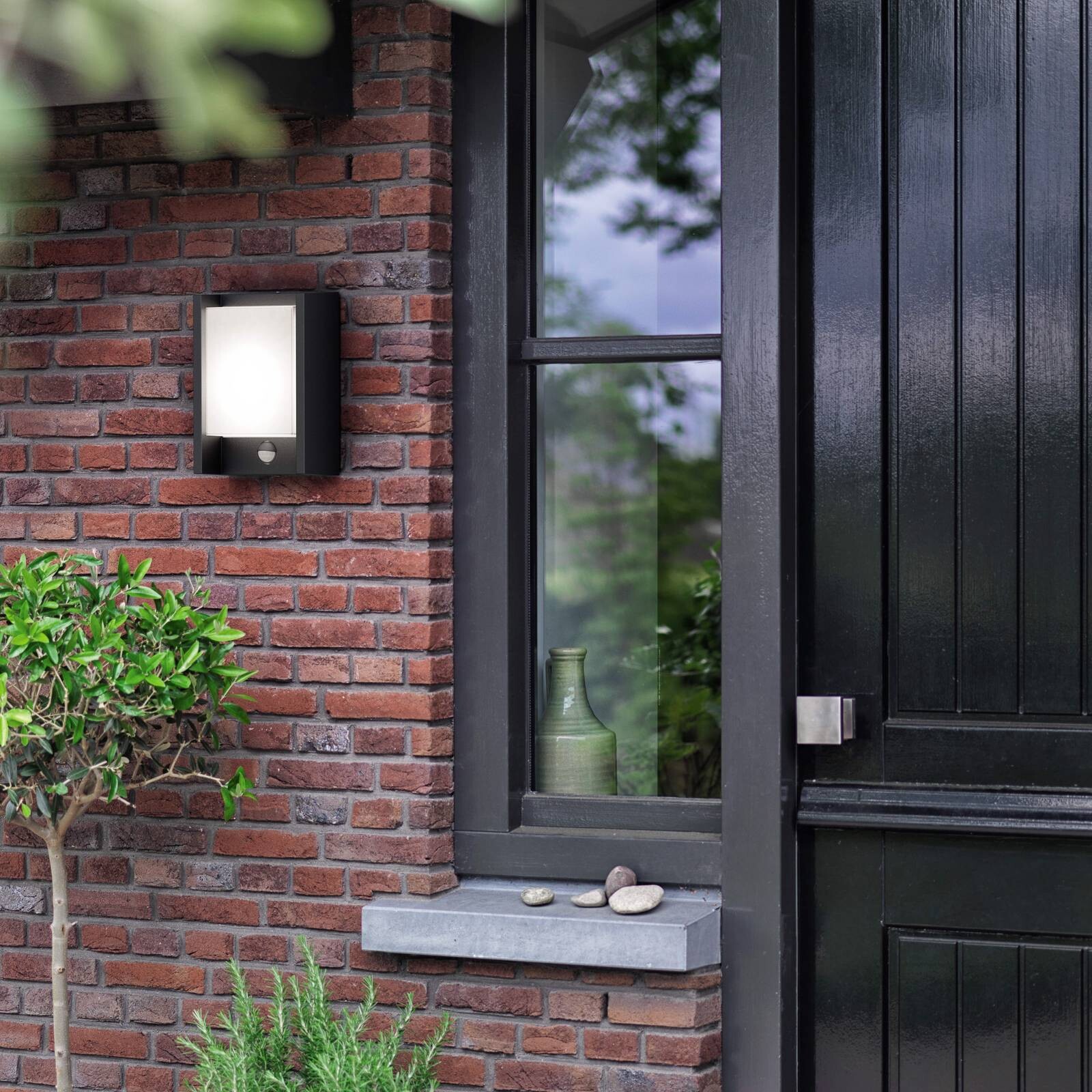 Philips LED nástenné svetlo Arbour UE, balenie po 2 ks, senzor, 2 700 K