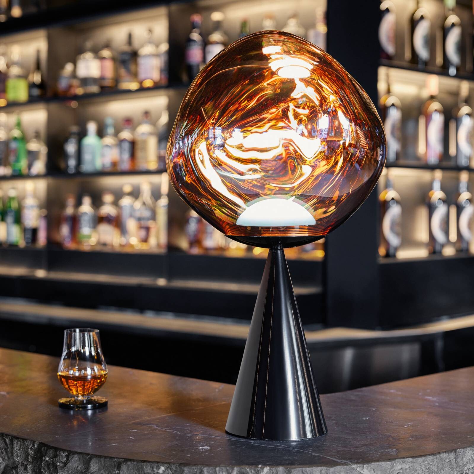 Tom Dixon Stolová LED lampa Melt Cone Fat, medená, 47 cm