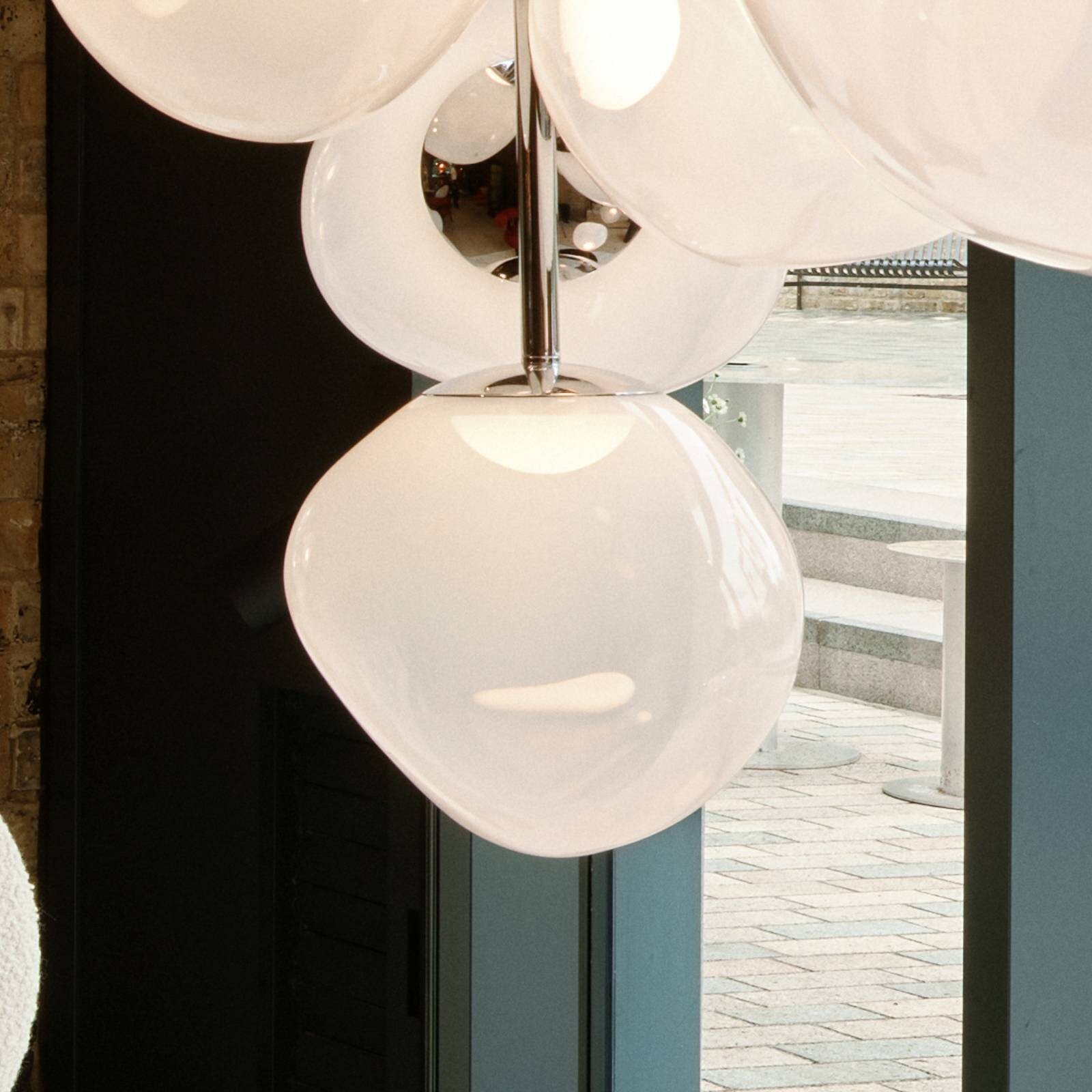 Tom Dixon, LED závesné svietidlo Melt, Ø 28 cm, opálová/strieborná
