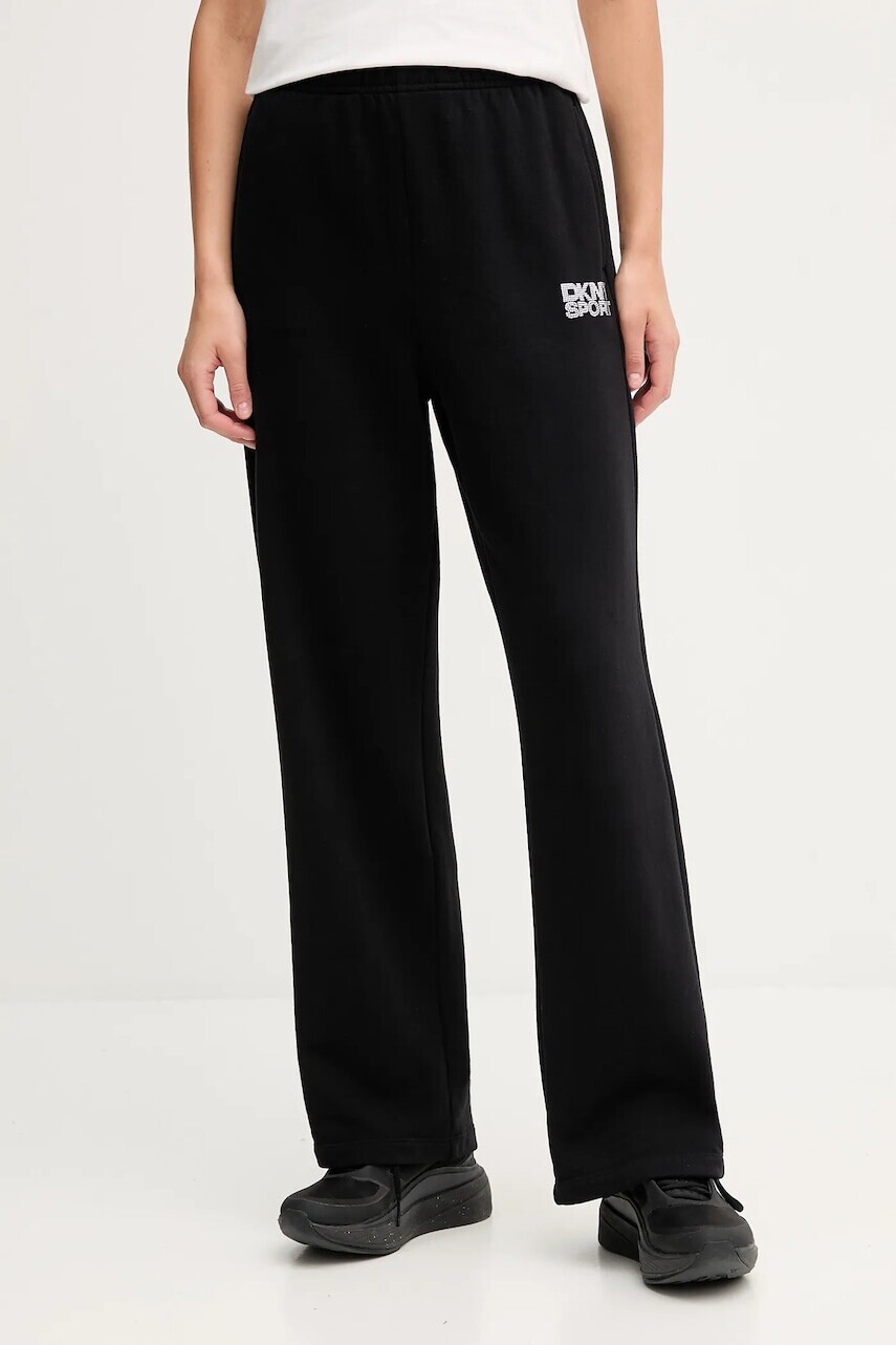 Bavlnené tepláky Dkny čierna farba, s nášivkou, DP5P3650