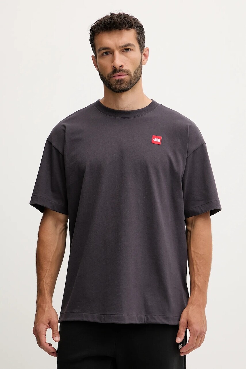 Bavlnené tričko The North Face Redbox pánske, šedá farba, s nášivkou, NF0A8EG50SA1